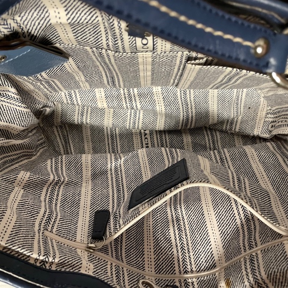 Coach. Natural Straw Tote Bag navy blue trim and pocket - Picture 7 of 8